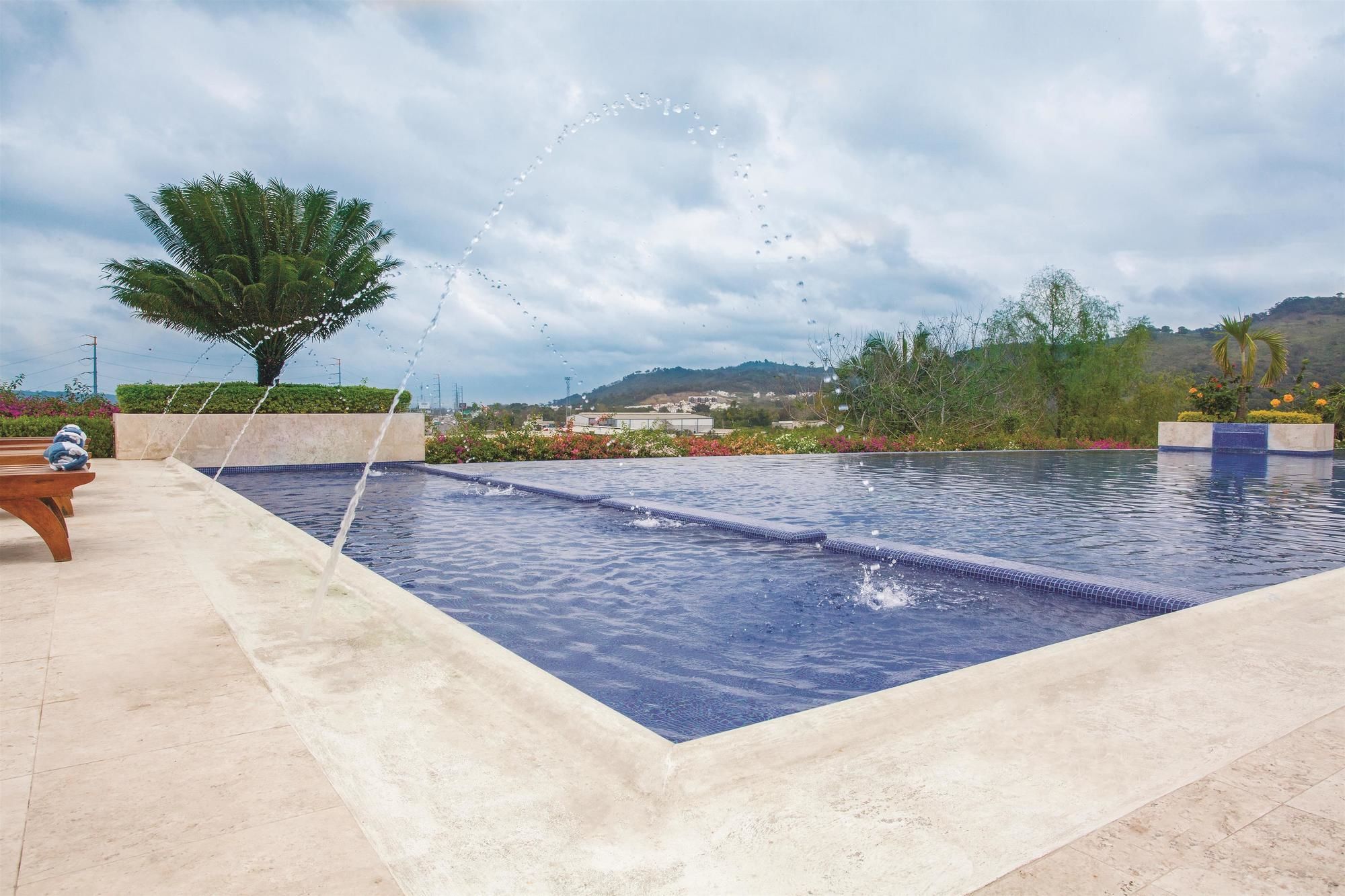 La Quinta By Wyndham Poza Rica Hotel Exterior photo